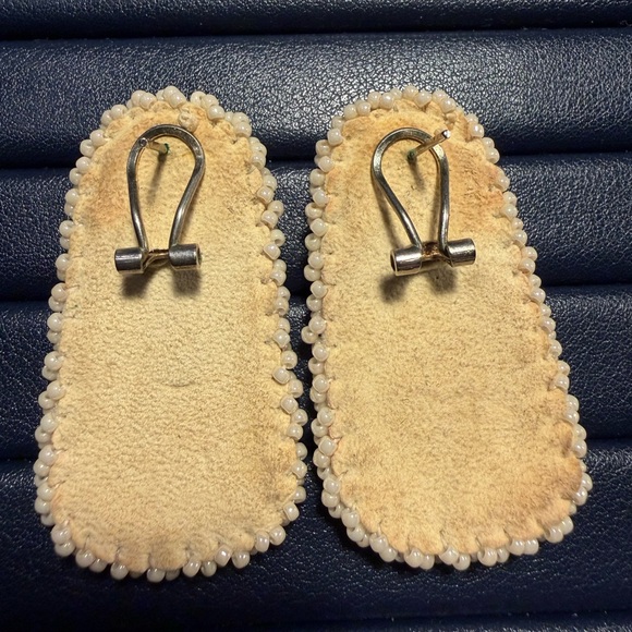 Authentic Native American handmade beaded earrings - Picture 2 of 3